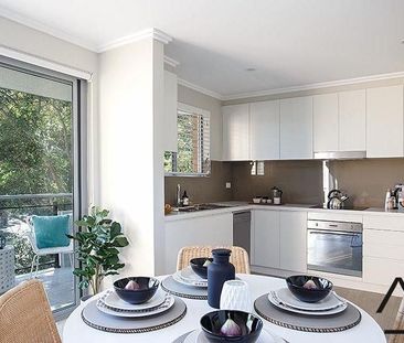 SUN DRENCHED NORTH FACING APARTMENT WITH WRAP AROUND BALCONY & LUG - Photo 5