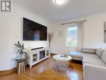 139 SCARBORO CRESCENT - Photo 4