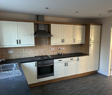 2 bedroom end of terrace house to rent - Photo 5