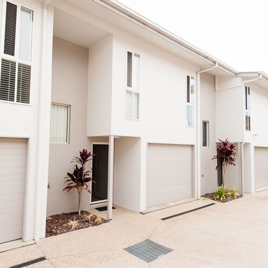 Spacious Townhouse with Airconditioning - Photo 1