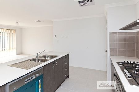 WALK TO BALDIVIS SECONDARY COLLEGE - Photo 4