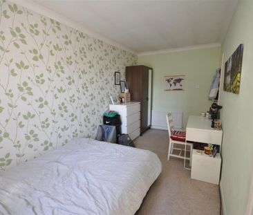 2 bedroom character property to rent - Photo 6