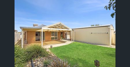 Bright, spacious 3 Bed Home in a Prime Lara Location - Photo 3