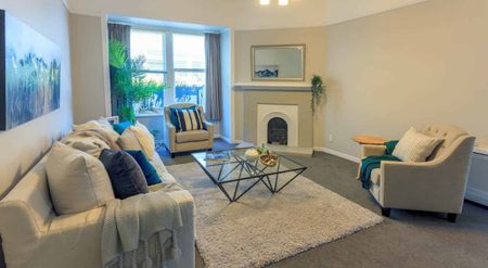 This sunny inviting family home - Photo 5