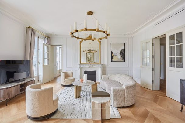 Paris XVIe - rue de Longchamp. - Photo 1