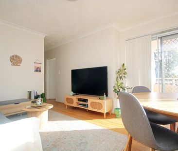 Charming 2 bedroom with Lock Up Garage - Photo 4