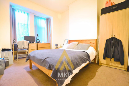 5 bedroom terraced house to rent - Photo 4