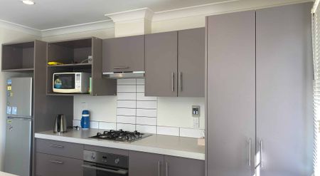 3 Bedrooms Stokes Valley - Photo 4