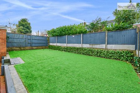 4 bedroom detached house to rent - Photo 2