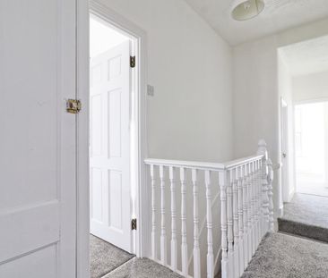 5 Bed Terraced House, Glencoe Avenue, IG2 - Photo 6