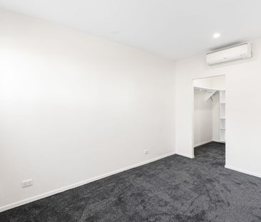 Stunning Elevated 3 Bedroom Open Plan Apartment - Photo 6