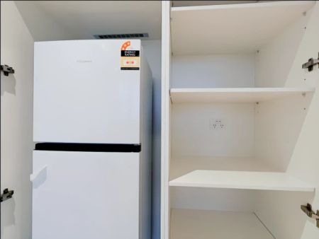 1 Bedroom-furniture included - Photo 4