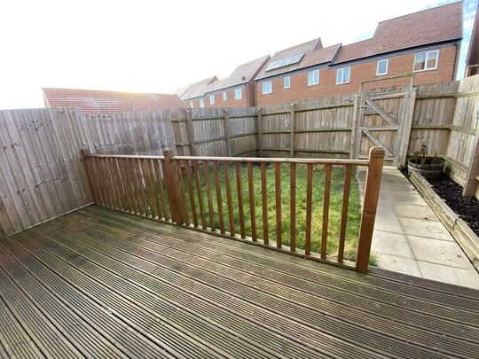 3 bedroom terraced house to rent - Photo 1