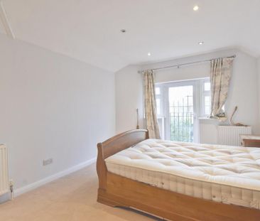 4 bedroom semi-detached house to rent - Photo 5