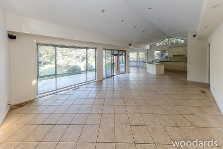Generous four bedroom home - Photo 4
