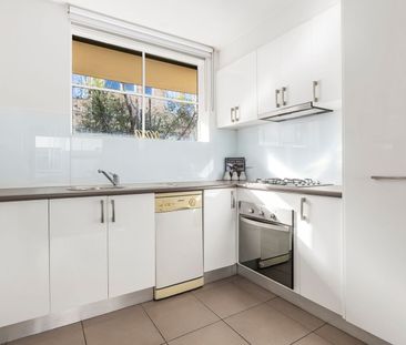 Perfect St Kilda East Pad - Photo 3