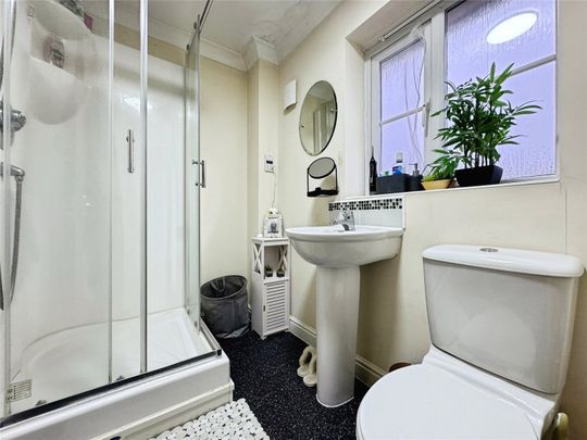 4 bedroom house to rent Earles Gardens, Norwich, NR4 - Photo 1