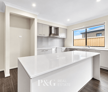 ✨ SPACIOUS & LUXURY HOME IN CLYDE NORTH! ✨ - Photo 4