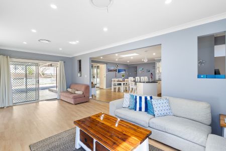 110 BAGNALL BEACH ROAD, Corlette NSW 2315 - House For Rent | Domain - Photo 2