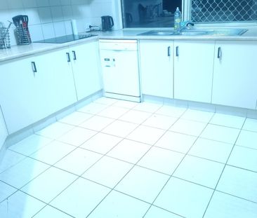 Master Bedroom to Rent - Photo 1