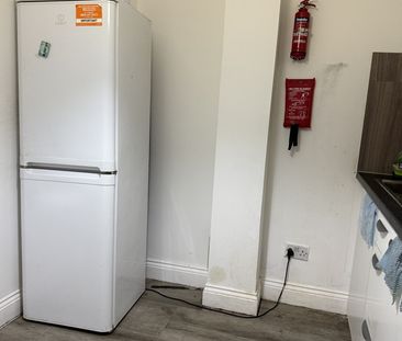 Room in a Shared House, Hilda Road, E16 - Photo 2