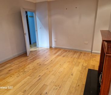 4 Bed Semi-Detached House, Abbotts Drive, HA0 - Photo 6