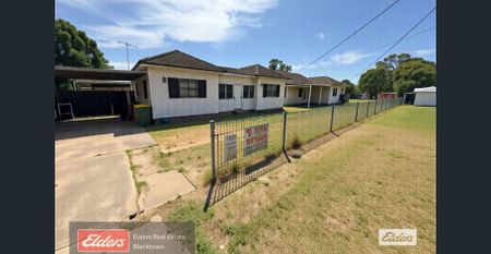 Beautifully Updated Home Close to All Essentials - Photo 4