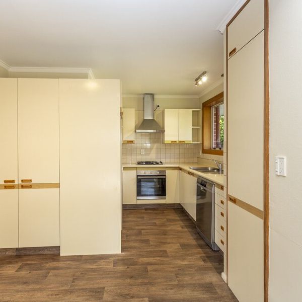 Spacious executive family home! - Photo 1