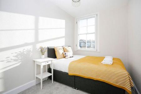 3 bedroom flat to rent - Photo 3