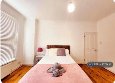1 bedroom in a house share to rent - Photo 3