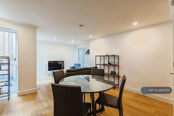 3 bedroom flat to rent - Photo 1