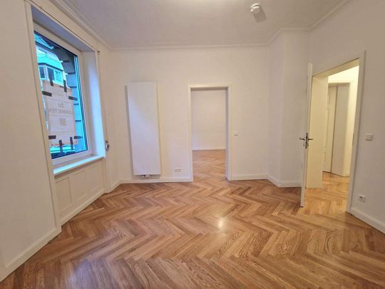 Sanierte Altbauwohnung mit großzügiger Terrasse und Wintergarten - Photo 1