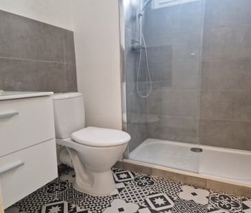 Location Appartement 2 pièces 28m² ST MANDRIER SUR MER 83430 - Photo 3