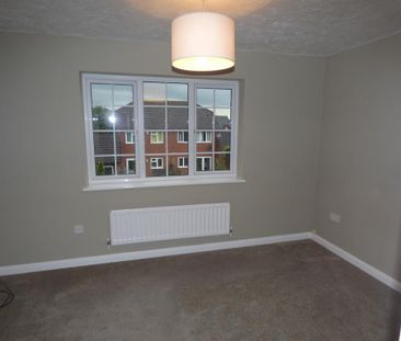 2 bedroom semi-detached house to rent - Photo 3