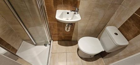 Sheffield Drive, Romford RM3, London - Photo 5