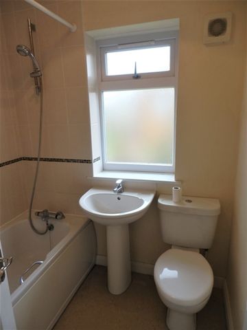 2 Bedroom House Badersfield NR10 to Let - Photo 3