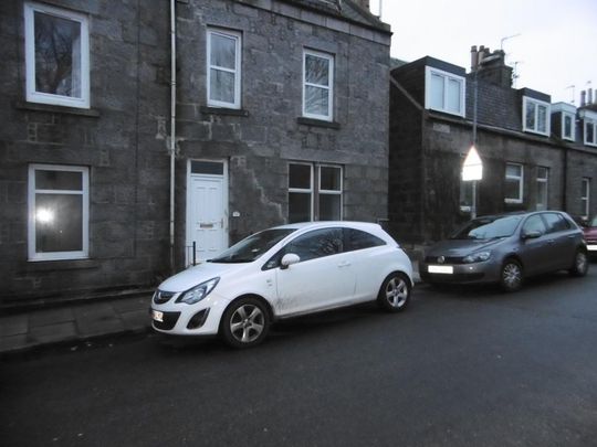 3 bedroom flat to rent - Photo 1