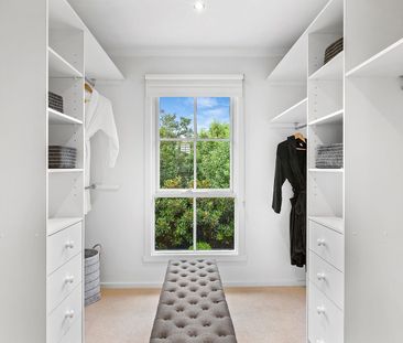 STUNNING BAYVIEWS - PERFECT LOCATION! - Photo 2