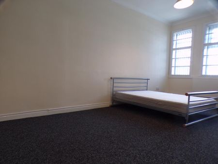 5 bedroom flat to rent - Photo 2