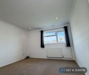 3 bedroom flat to rent - Photo 4