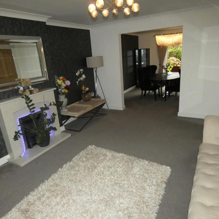 4 bedroom detached house to rent - Photo 1