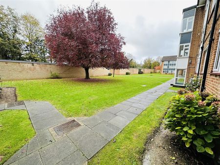 2 bed flat to rent in Stonegrove, Edgware, HA8 - Photo 5