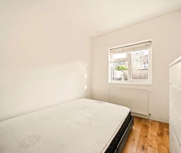 3 bedroom flat to rent - Photo 2