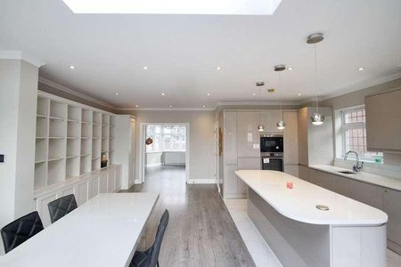Rivington Avenue, Woodford Green, IG8 - Photo 5