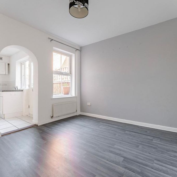 3 bedroom terraced house to rent - Photo 1