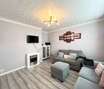 Calvert Close, Aldershot, Hampshire, GU12 - Photo 2