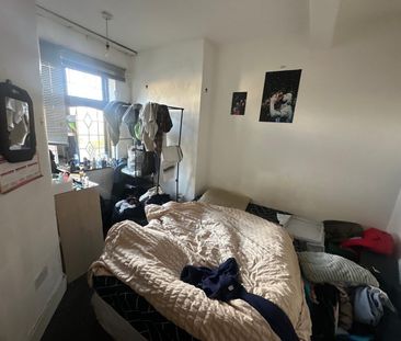 4 Bed Terraced House, Eastern Avenue, IG4 - Photo 5