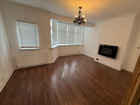 4 bedroom semi-detached house to rent - Photo 1