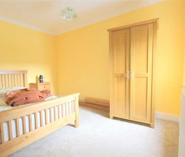 3 bedroom end of terrace house to rent - Photo 4