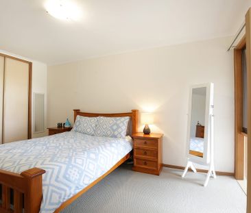 7 Freesia Court, Whittington - Photo 5